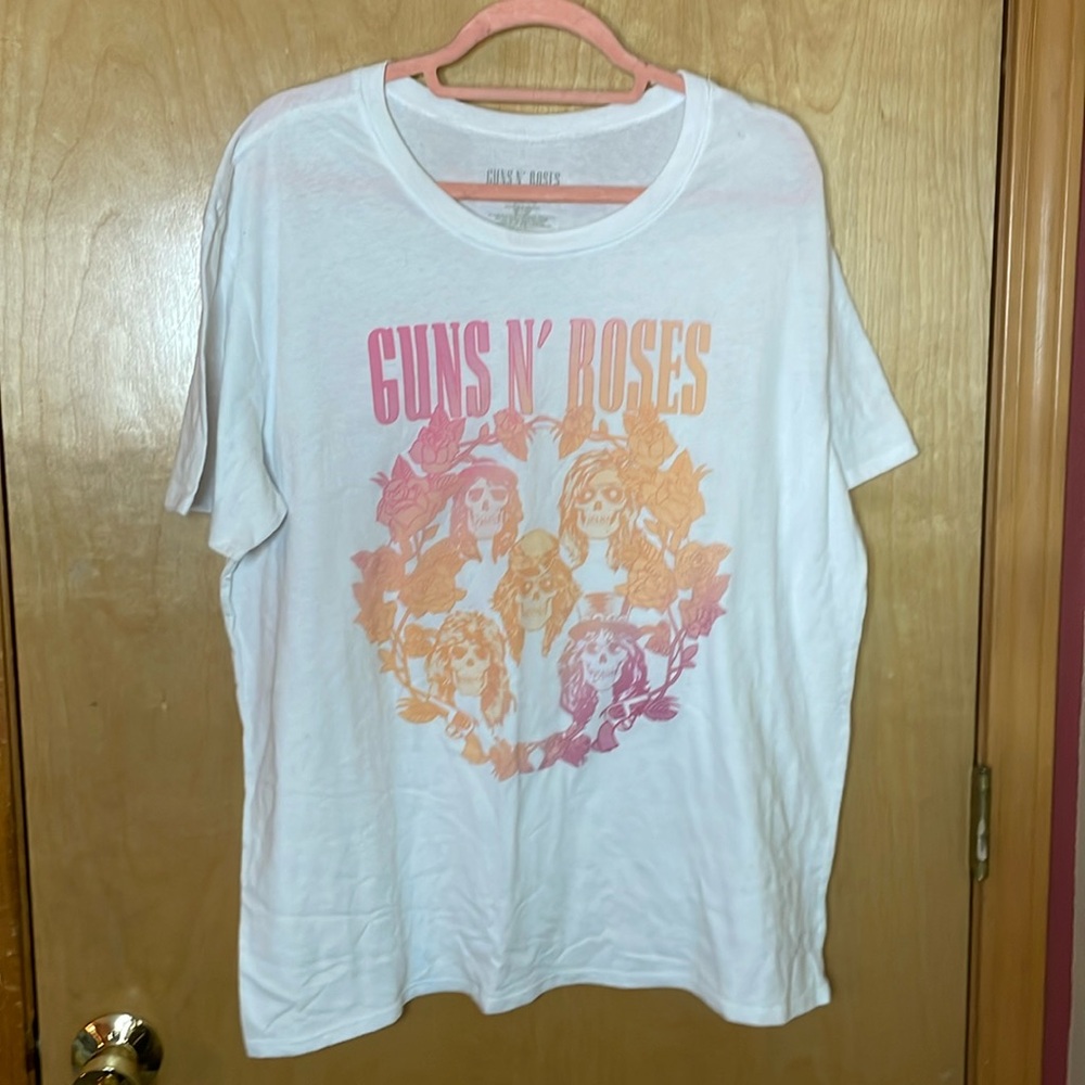Gundum Guns N’ Roses graphic tshirt short sleeve size L